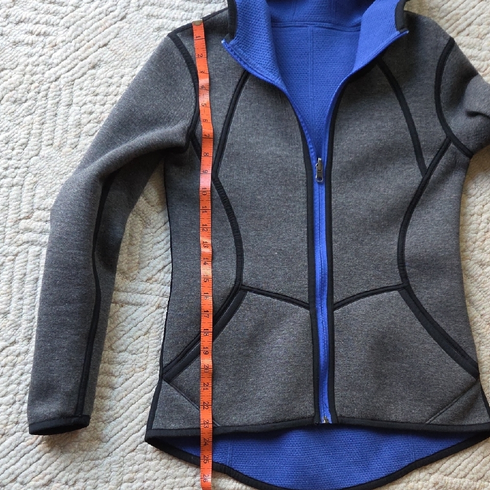 Athleta Women's Reversible Hooded Incline Jacket View 3